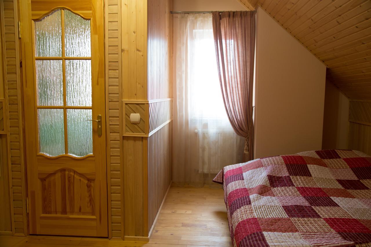 Happy Hotel Yaremche Eksteriør billede
